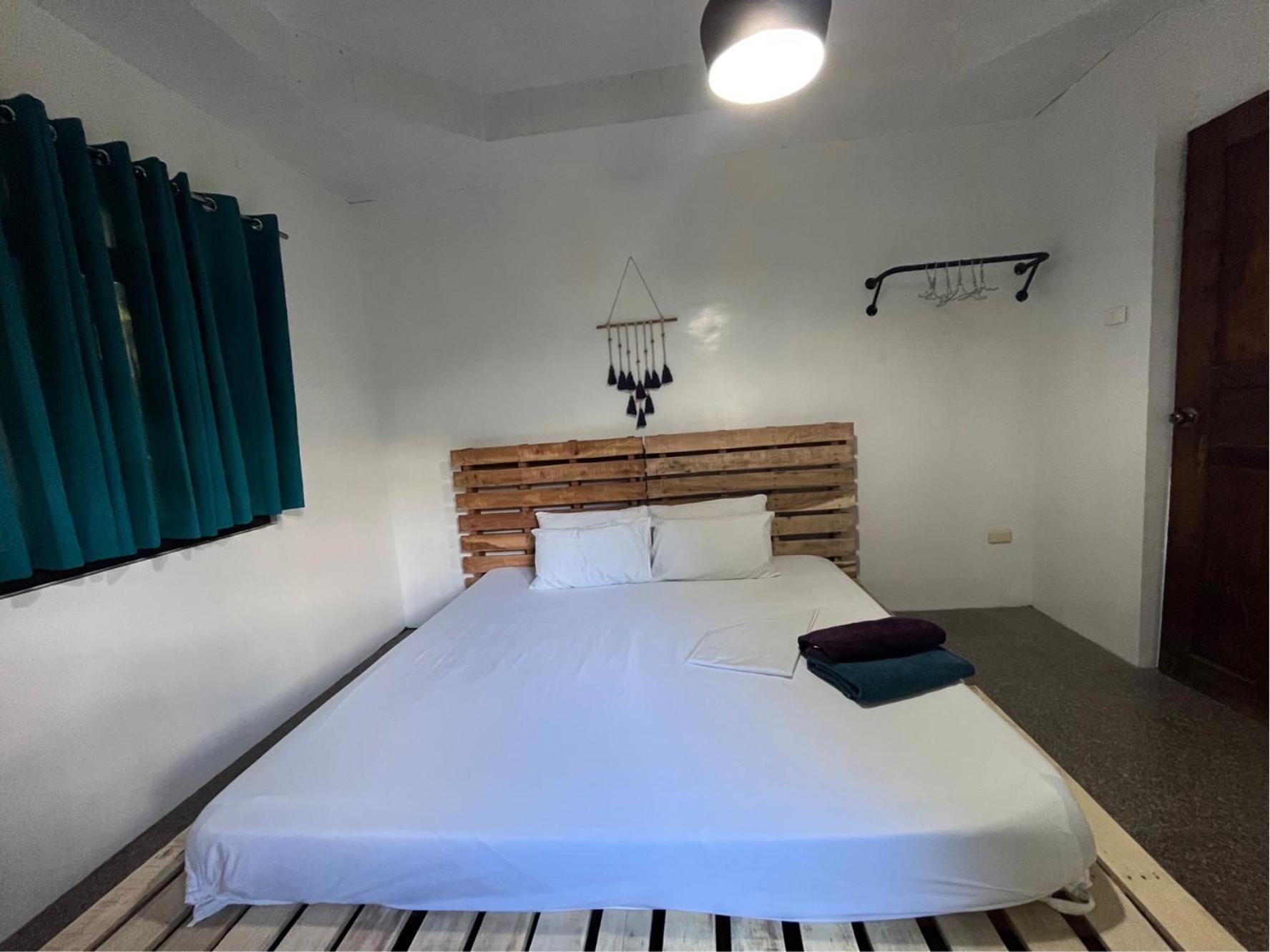 Uncharted Hostel Puerto Galera Zewnętrze zdjęcie