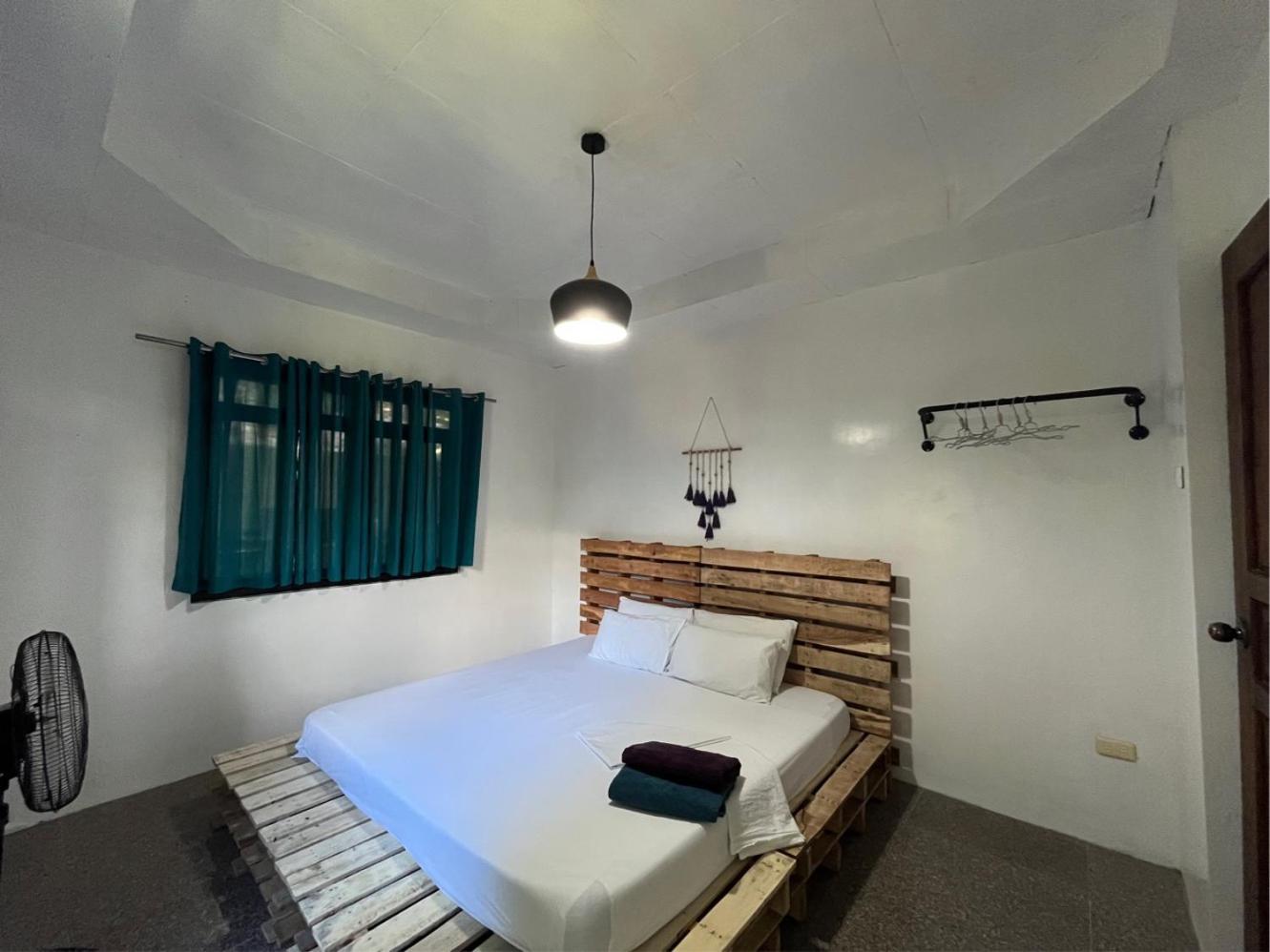 Uncharted Hostel Puerto Galera Zewnętrze zdjęcie