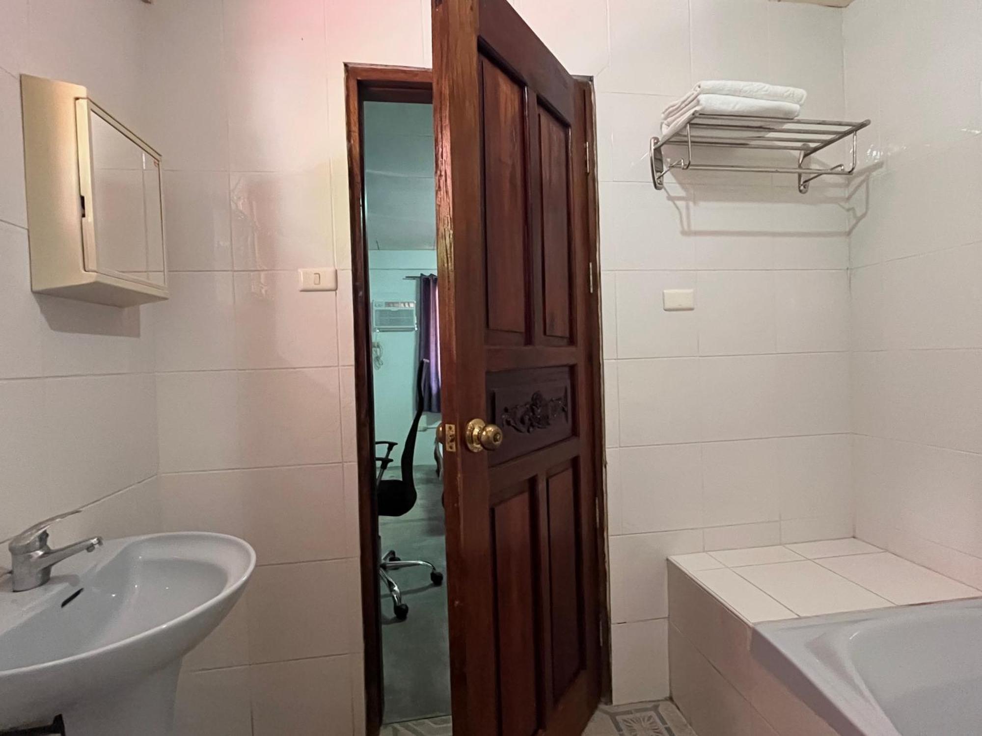 Uncharted Hostel Puerto Galera Zewnętrze zdjęcie